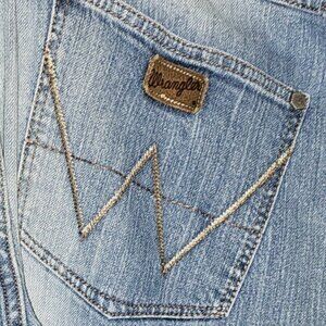 Wrangler Bootcut Relaxed Fit Jeans - Light Wash 36X32 (Men's Classic "W")